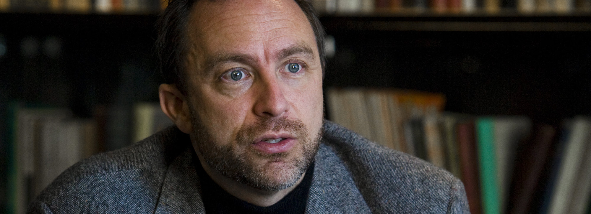 Jimmy Wales får kritikk både for å være for egenrådig og for å være for tolerant.