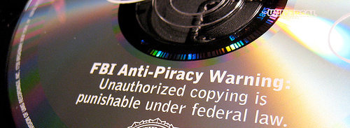 Etter «hackingen» av serveren til antipiratselskapet TMG har franske piratjegere gått over til DVD.