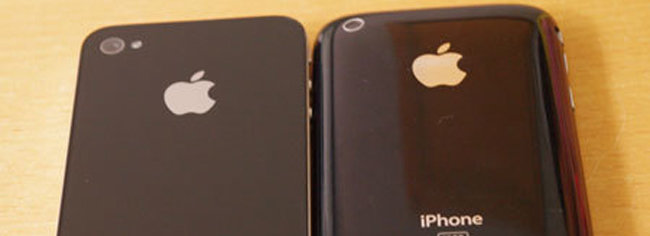 Den nye og gamle iPhone side ved side. Den nye til høyre.