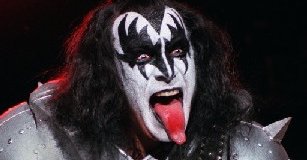 Kiss-legenden Gene Simmons har påkalt seg fildelernes vrede.