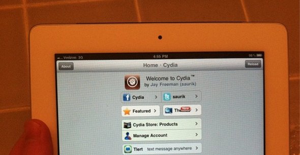 iPad 2 med beviset på at hacken er ekte: tredjeparts-applikasjonsbutikken Cydia.