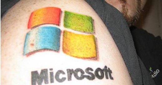 Om svindlerne som ringer rundt og tilbyr hjelp på vegne av Microsoft har en slik tatovering på armen, vet vi ikke. Men hvorfor ikke?