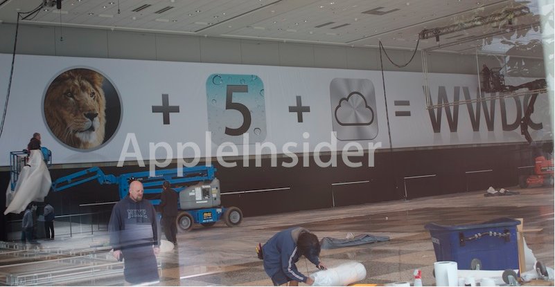 Apple har allerede begynt å henge opp bannere og logoer på WWDC-messen.