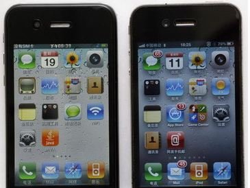 KLISS LIKE: To eksempler på iPhone-kopier som selges i Kina (ingen av telefonene er identiske med de som omtales i artikkelen).