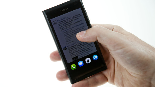 Nokia har lagt inn snarveier til essensielle funksjoner.