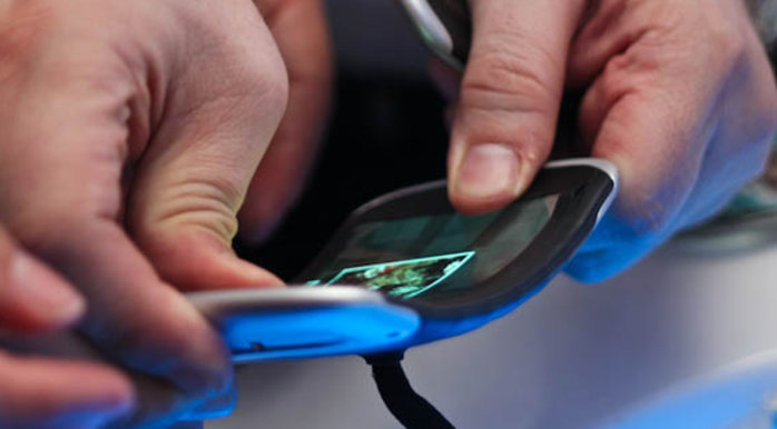 Nokia viste denne uka fram sin bøybare telefon. Nå kan Samsung komme dem i forkjøpet.