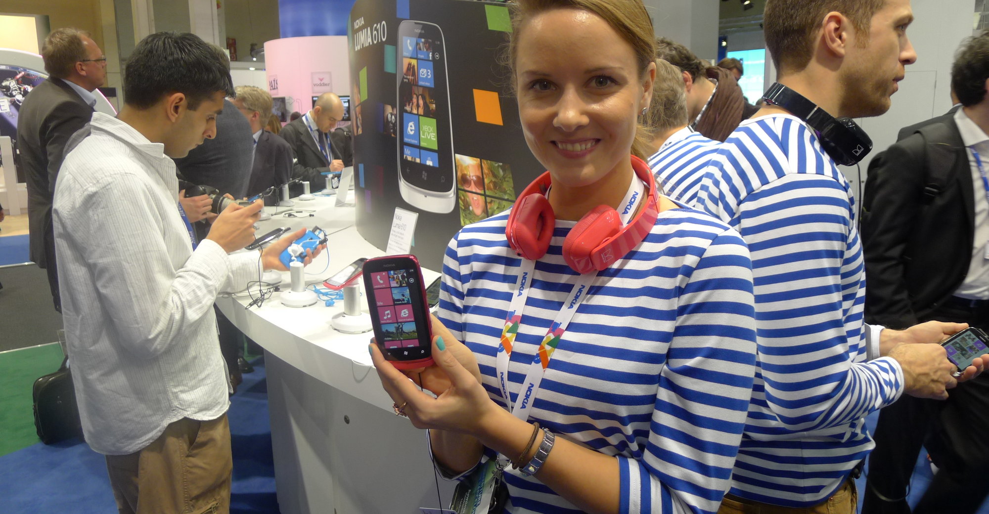 Nokias representant med en Lumia 610 - en Windows Phone 7.5 Tango-mobil til 1400 kroner uten kontrakt. Lansering i andre halvdel i år.