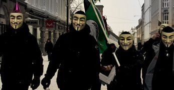 Anonymous Norge er grundig lei av det de kaller "en gjeng 14-16 åringer". Nå røper de identiteten deres, hevder de selv.