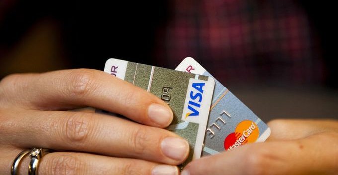 Om noen har tatt ut penger med kortet ditt og du VET at de ikke har fått tak i PIN-koden, kan du bli holdt skadefri.