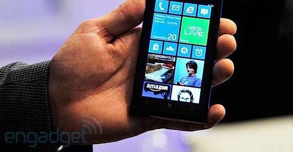 Windows Phone 7.8 på en Nokia Lumia 900.