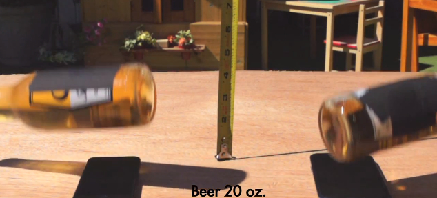 To flasker øl slippes fra 1 meters høyde. Hvem overlever - iPhone 5 eller Galxy SIII?