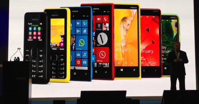 Nokia viste frem fire nye billigmodeller på Mobile World Congress 2013. Den billigste koster kun 112 kroner (den helt til venstre i bildet).