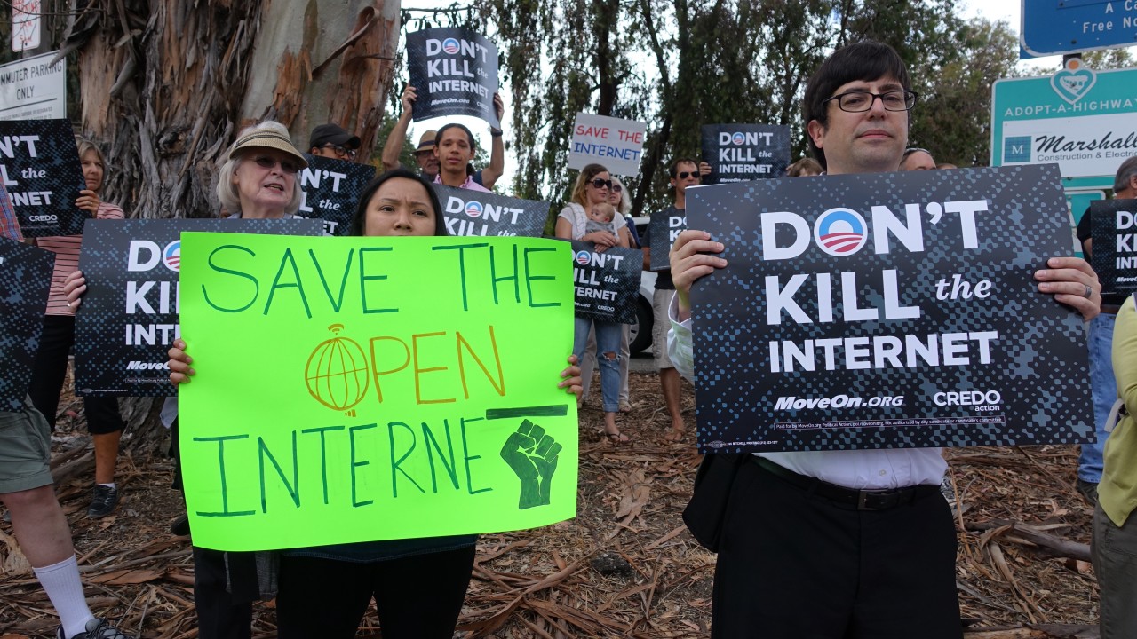 Net Neutrality protest in Los Altos as President Obama fundraises