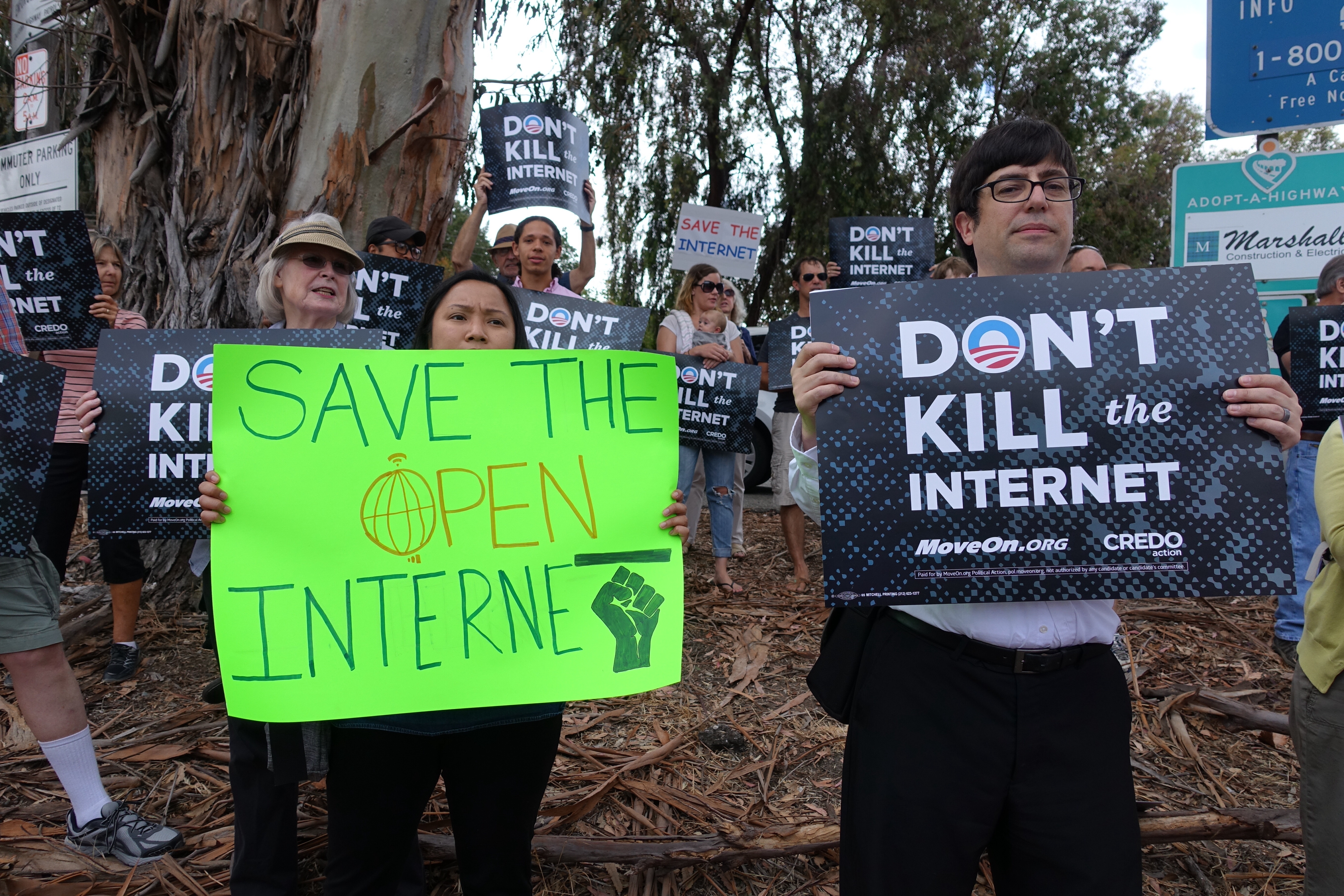 Net Neutrality protest in Los Altos as President Obama fundraises