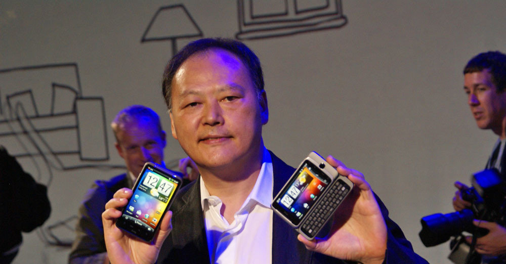 HTCs toppsjef Peter Chou varsler ny strategi i 2012. Bilde fra en tidligere anledning.